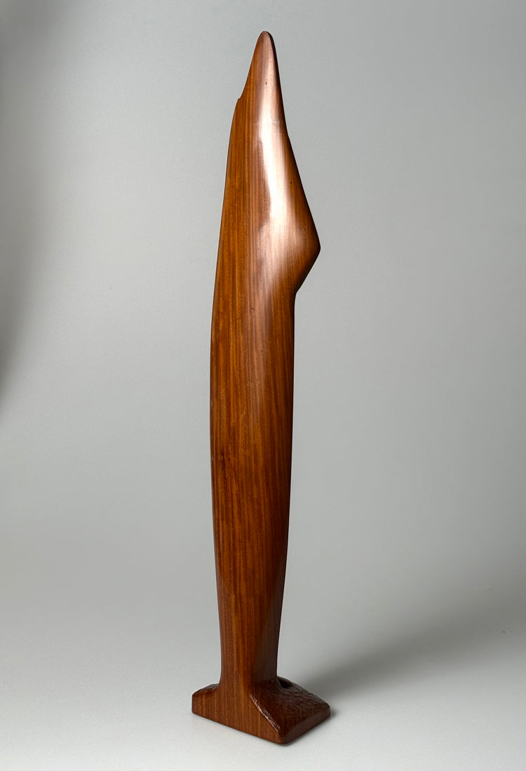 Große handgeschnitzte Skulptur aus massivem Teakholz „Frau mit Boot“, 1960er