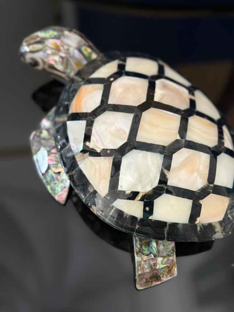 Schildkröte aus Perlmutt und Obsidian Handarbeit aus Mexiko