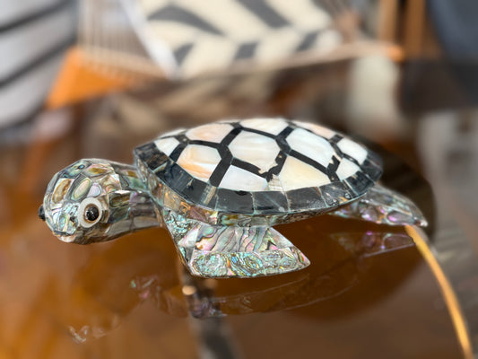 Schildkröte aus Perlmutt und Obsidian Handarbeit aus Mexiko