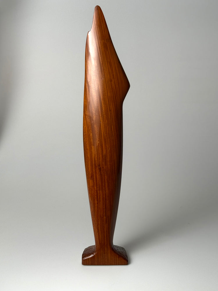 Große handgeschnitzte Skulptur aus massivem Teakholz „Frau mit Boot“, 1960er