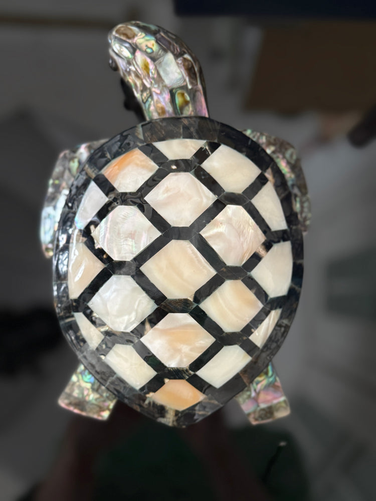 Schildkröte aus Perlmutt und Obsidian Handarbeit aus Mexiko