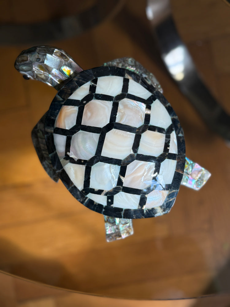 Schildkröte aus Perlmutt und Obsidian Handarbeit aus Mexiko