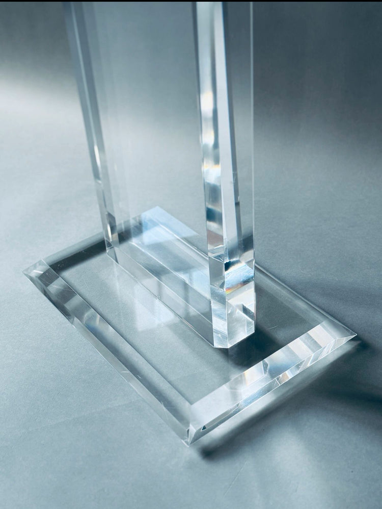 Sockel aus massivem Acrylglas Podest Kunst Präsentation