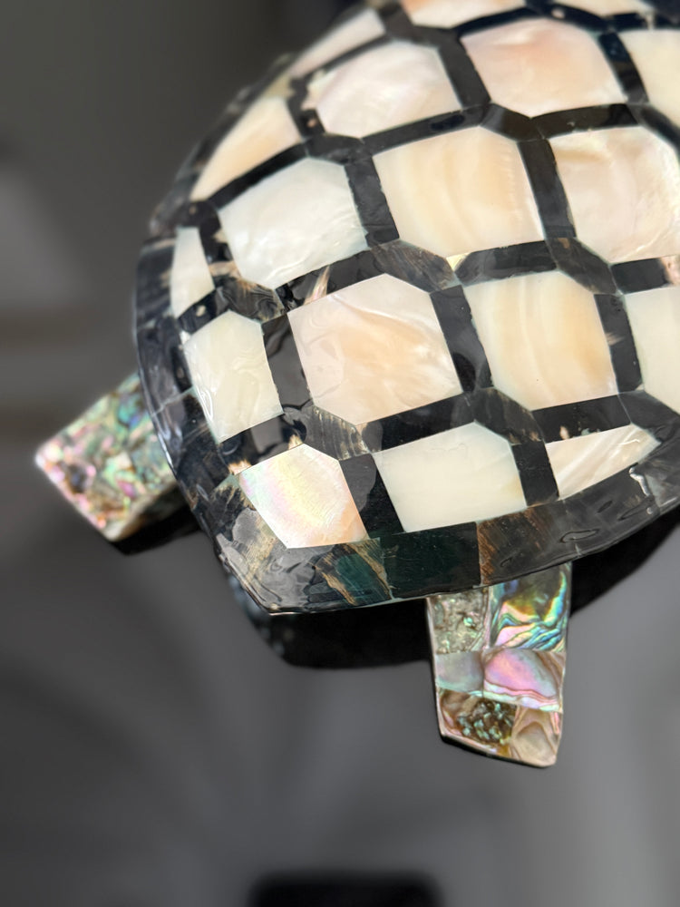 Schildkröte aus Perlmutt und Obsidian Handarbeit aus Mexiko