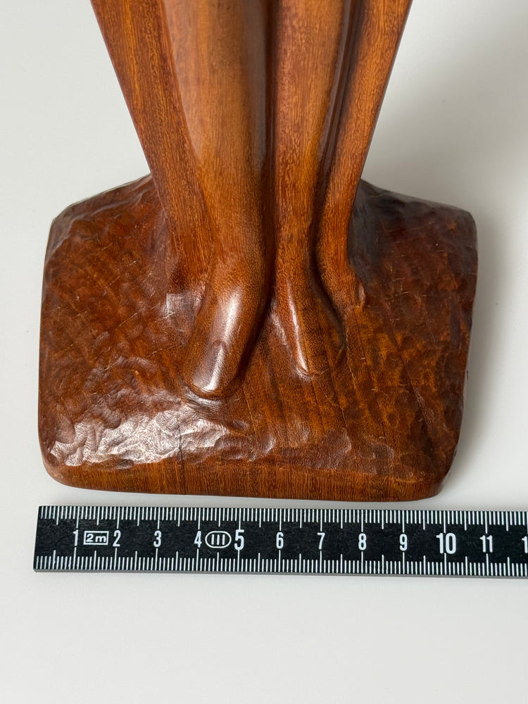 Große handgeschnitzte Skulptur aus massivem Teakholz „Frau mit Boot“, 1960er