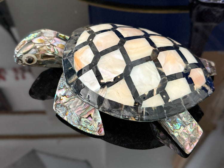 Schildkröte aus Perlmutt und Obsidian Handarbeit aus Mexiko