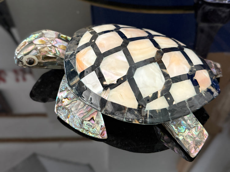 Schildkröte aus Perlmutt und Obsidian Handarbeit aus Mexiko