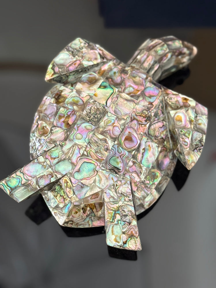 Schildkröte aus Perlmutt und Obsidian Handarbeit aus Mexiko