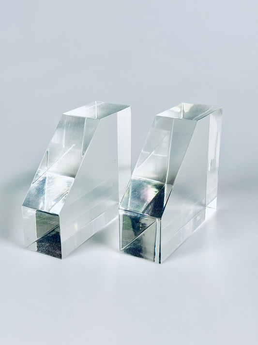 Paar Buchstützen Plexiglas Acryl massiv Design Architekt 1980er