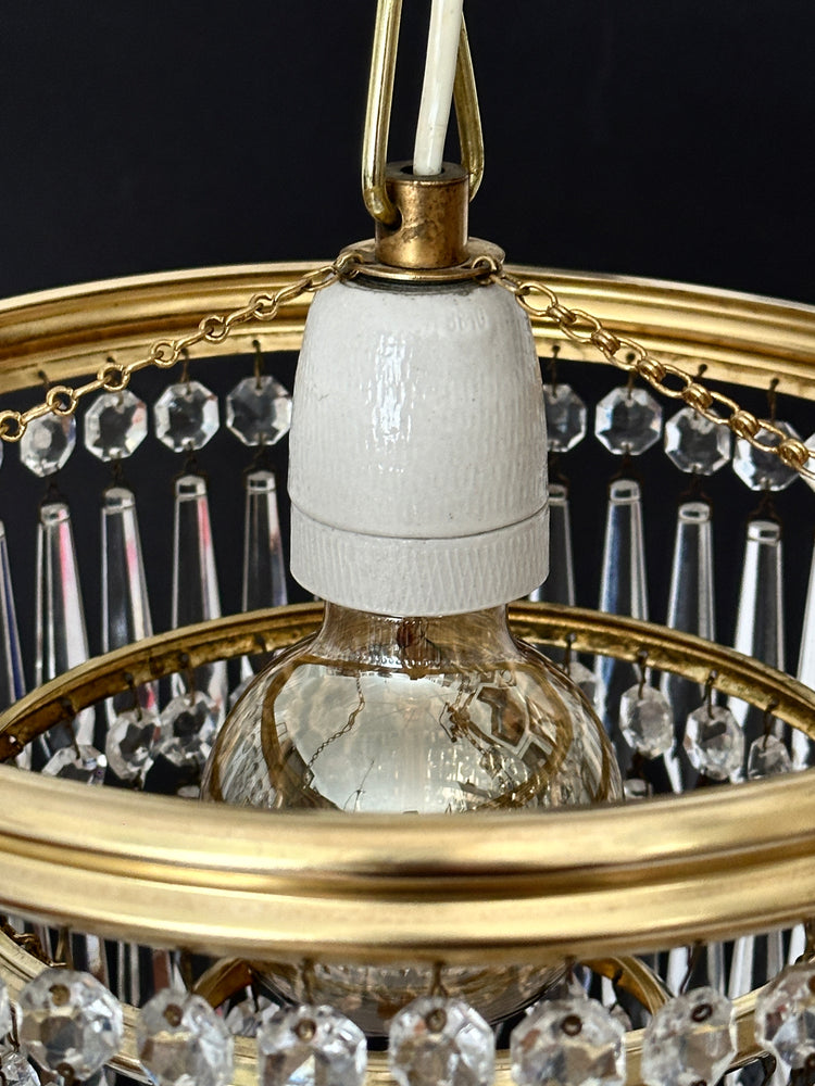 Kleiner Kronleuchter mit Kristallbehang vergoldet 3 Ringe Keramikfassung E27