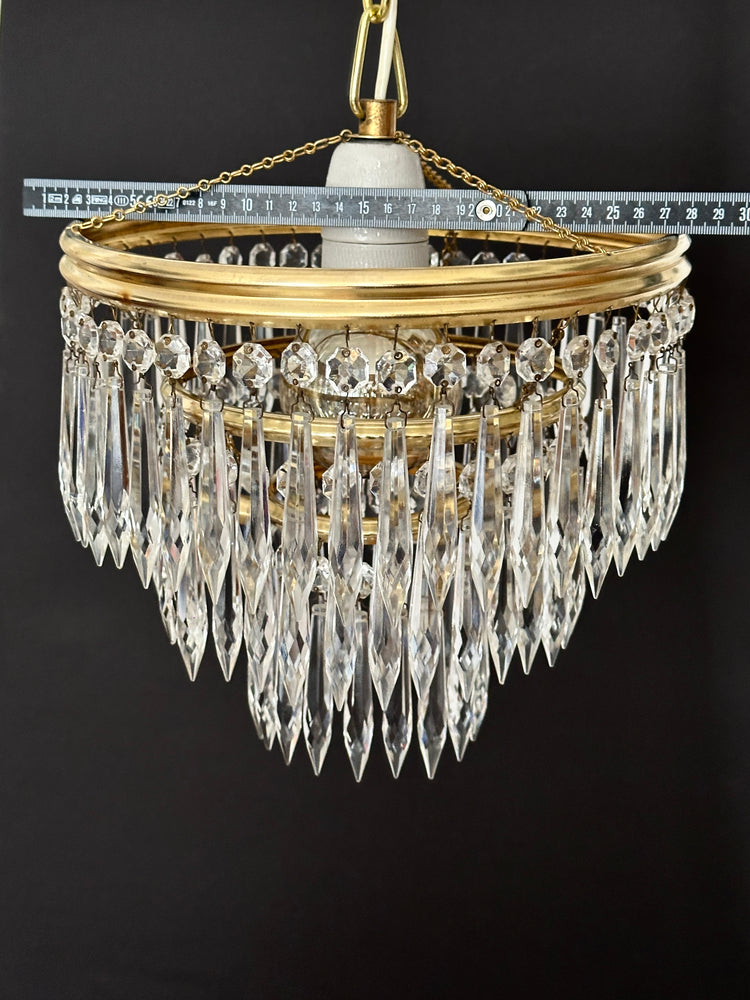 Kleiner Kronleuchter mit Kristallbehang vergoldet 3 Ringe Keramikfassung E27