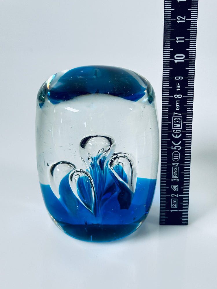 Paperweight Briefbeschwerer Schwefelglas 1970er blau Handarbeit glas art