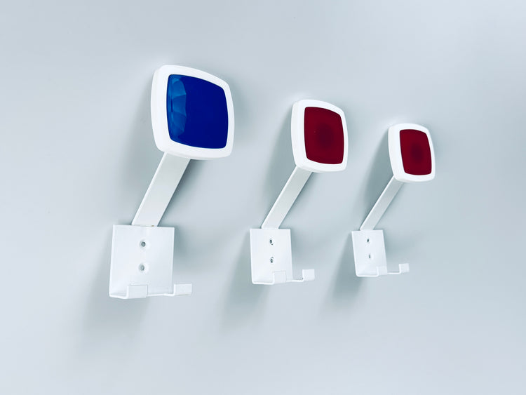 3er Set Haken Garderobe Kleiderhaken rot blau Metall 1970er