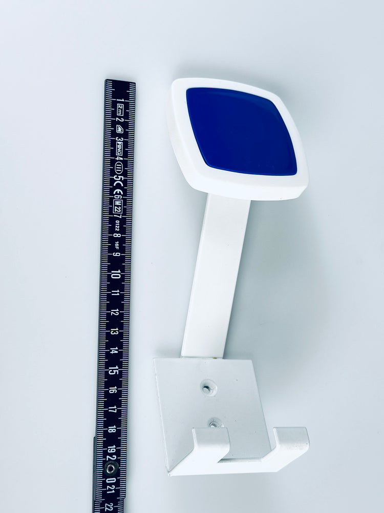 3er Set Haken Garderobe Kleiderhaken rot blau Metall 1970er