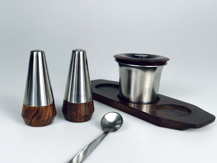 Lundtofte Gewürz Set Streuer Pfeffer Salz Senf Edelstahl Palisander Eckhoff und Sachs für Lundtofte Danish Modern Frühstück Set. Mitte des Jahrhunderts 1960er