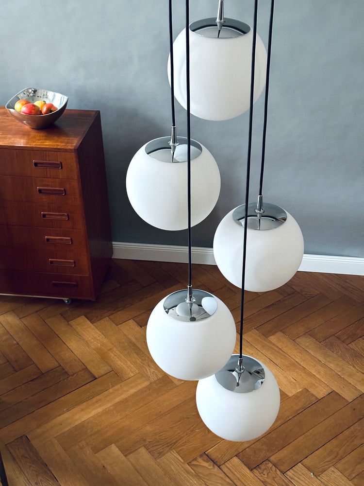Kaskadenleuchte Lampe Peill & Putzler 5 Opal Glas Kugeln Chrom 1970er