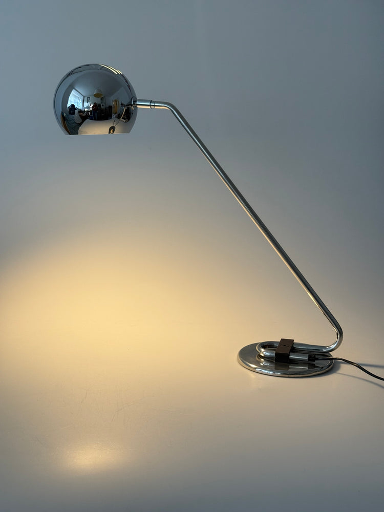 Joe Colombo Tischleuchte aus verchromtem Messing Frankreich 1970er