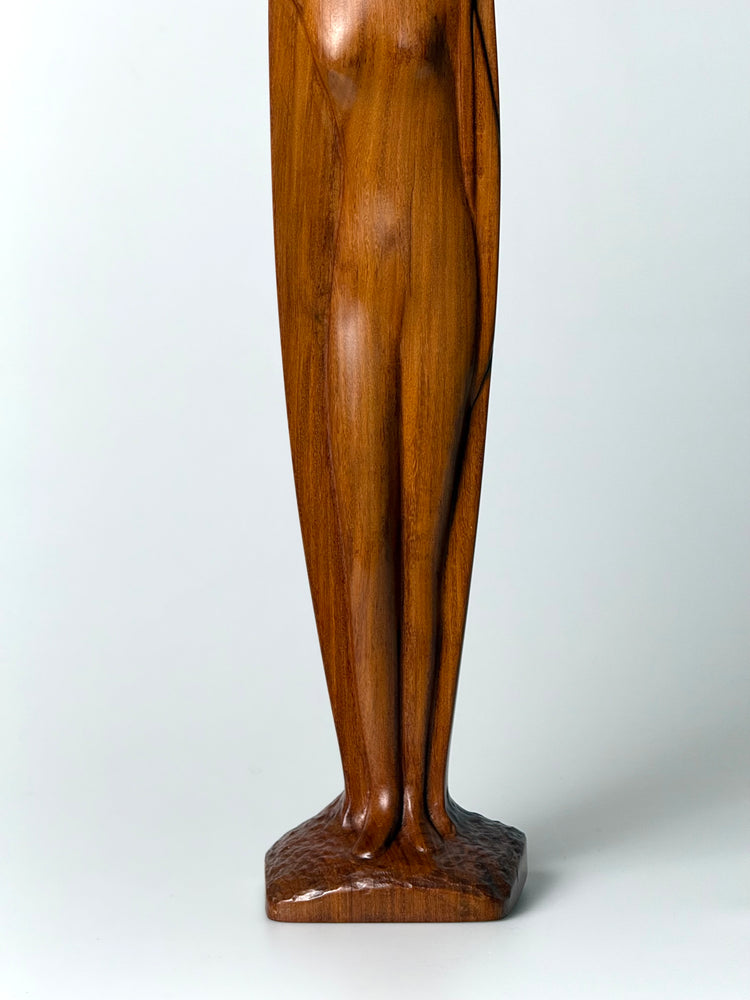 Große handgeschnitzte Skulptur aus massivem Teakholz „Frau mit Boot“, 1960er