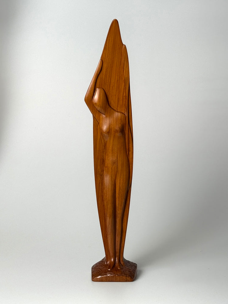 Große handgeschnitzte Skulptur aus massivem Teakholz „Frau mit Boot“, 1960er