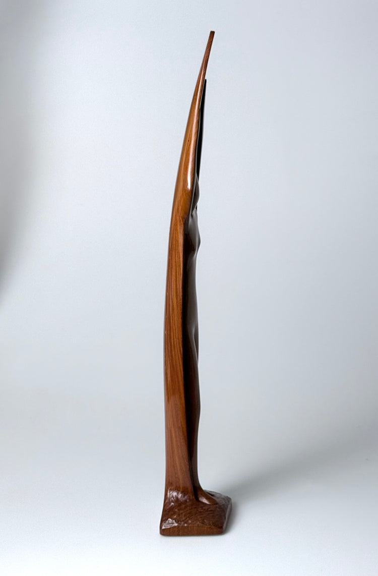 Große handgeschnitzte Skulptur aus massivem Teakholz „Frau mit Boot“, 1960er