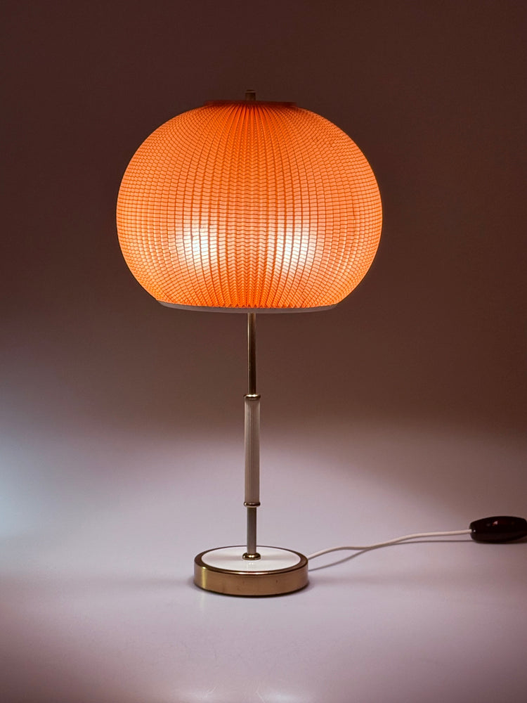 Tischlampe mit rundem Plissé-Schirm vom VEB Stadtilm Space Age DDR