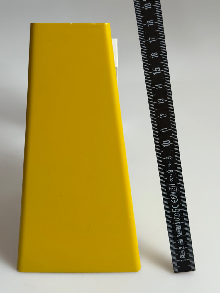 Gelbe minimalistische Wandlampe Trapez, Deutschland, 1950er