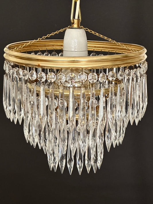 Kleiner Kronleuchter mit Kristallbehang vergoldet 3 Ringe Keramikfassung E27