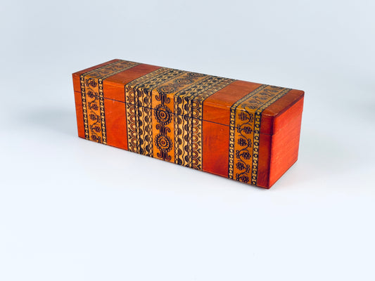 Boho Schatulle Holz Box florale Brandverzierungen Handarbeit Vintage Schmuckkasten 1980er