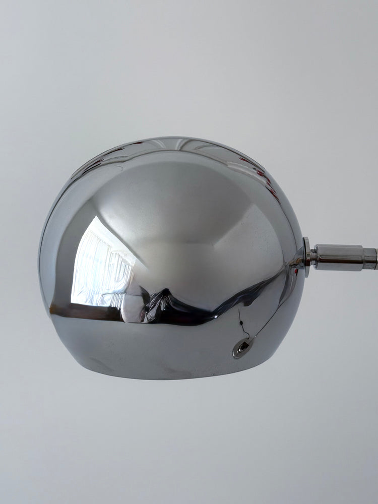 Joe Colombo Tischleuchte aus verchromtem Messing Frankreich 1970er